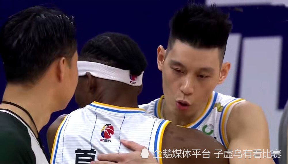 这时候，驾驶舱内，两名飞行员也走了过来，两人也向马岚微微鞠躬，随后其中一人开口道：尊贵的马女士，我是值飞本次航班的机长，旁边这位是我的副手，我们两个将全力以赴，确保本次航班的安全性、时效性以及您在飞行过程中的舒适性，飞机已经申请了vip通道，随时可以插队起飞，如果您准备好了，我们随时可以推出，如果您还想休息一会儿，我们就在机舱内等候您的指示。